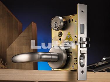 Mortise lock structure with the steel lockcase recessed into the door leaf